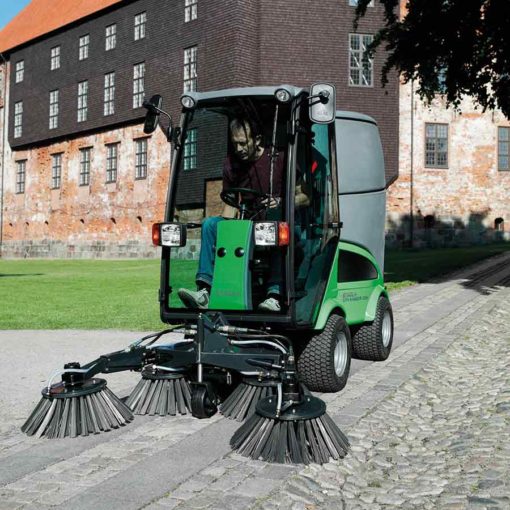 CR2260 city ranger in use with suction sweeper