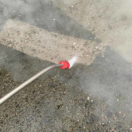 B&G Red Mist steam pressure cleaner in use